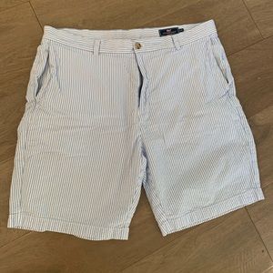 Vineyard Vines seer sucker shorts